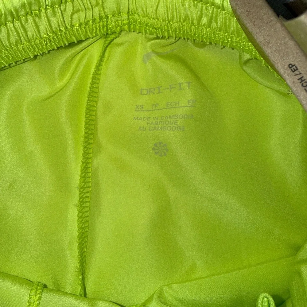 Nike Kids' Dri-FIT Multi Woven Shorts in Light Lemon Twist/White, size‎ XS